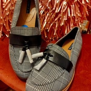 Nwot Black and White plaid loafers Sz 10